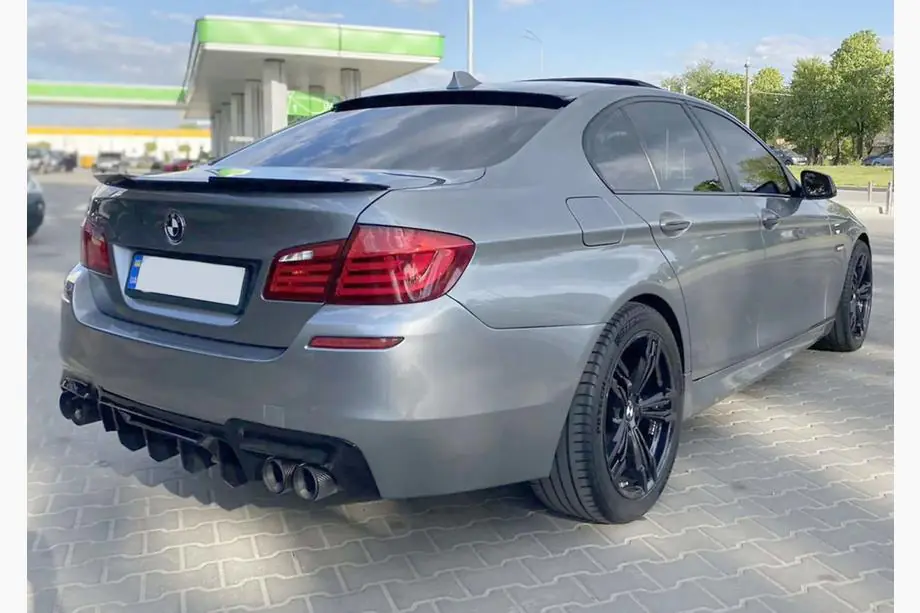 BMW 5 Series F10/F11 2010–2016 Heckdiffusor CS-Style DPT (für M5, Schwarz Glanz, Vakuumformung) Foto 3