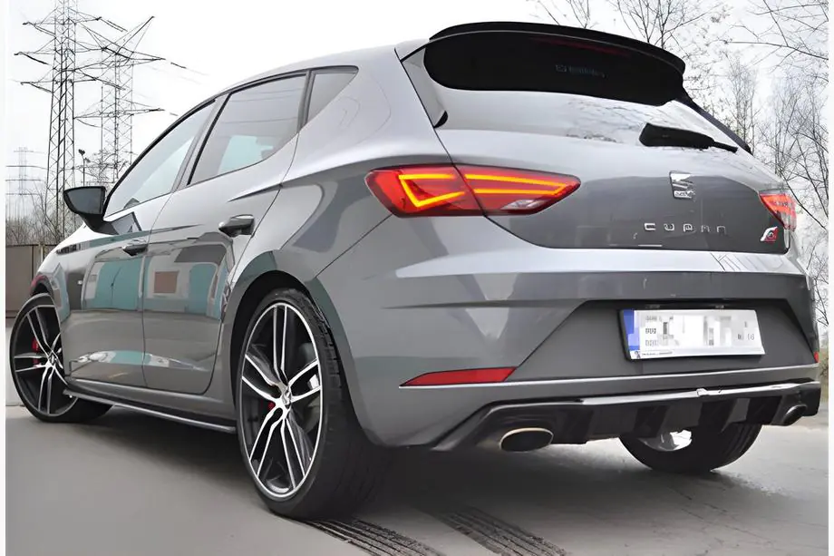 Seat Leon 2013-2020 Heckdiffusor DPT V-1 (2017-2020, Schwarz Glanz) Image