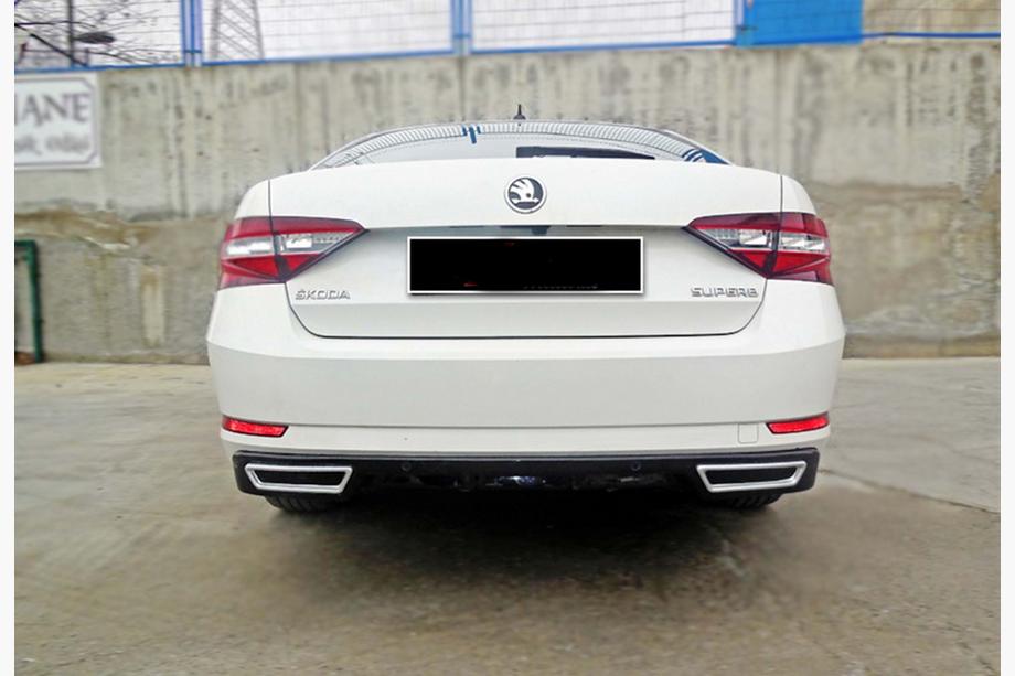 Skoda Superb 2015-2024 Heckdiffusor DPT V-2 (Schwarz Glanz) Foto 1