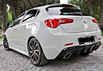 Alfa Romeo Giulietta 2010-2020 Seitenschweller DPT (Schwarz Glanz) Foto 2