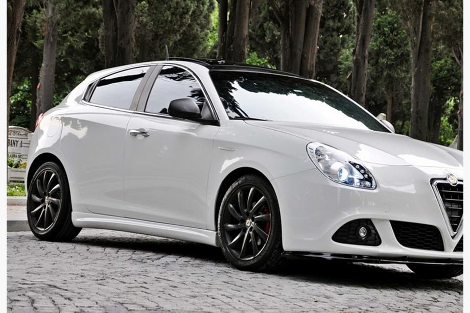 Alfa Romeo Giulietta 2010-2020 Seitenschweller DPT (Schwarz Glanz) Image