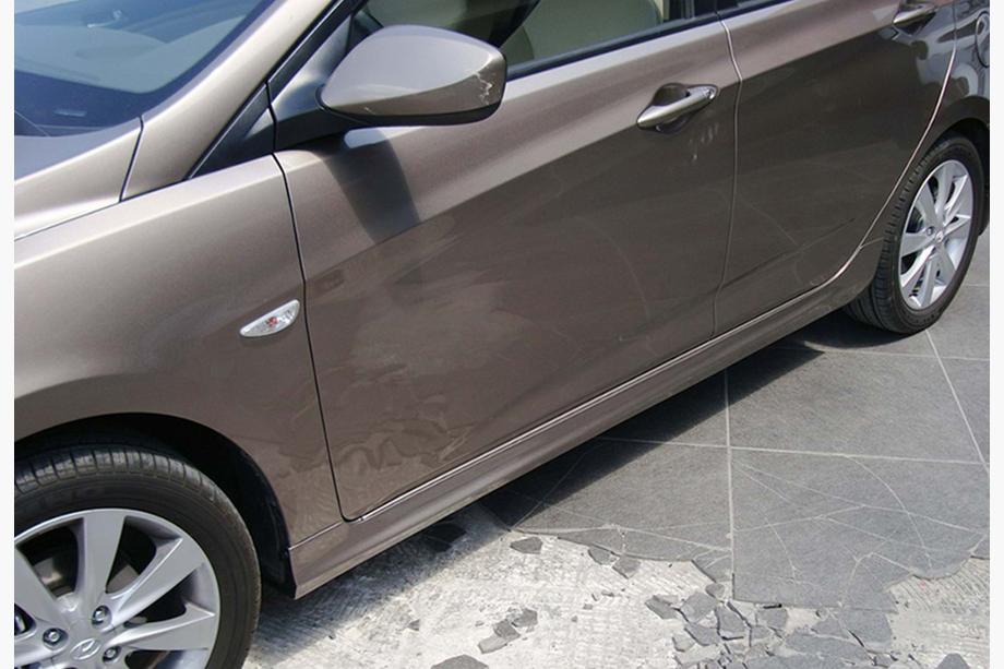 Hyundai Accent 2011-2017 Seitenschweller DPT (grundiert zum Lackieren) Image