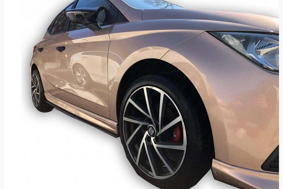 Seat Ibiza 2017- Seitenschweller DPT V-1 (Schwarz Glanz) Foto 1