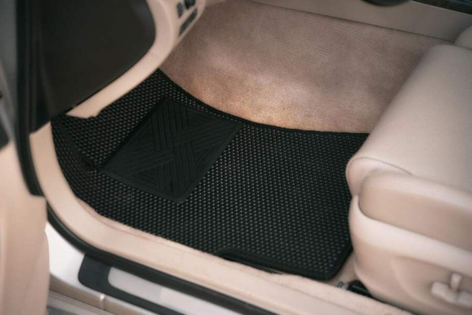So wählen Sie Fußmatten für den Autoinnenraum aus: eine praktische Anleitung