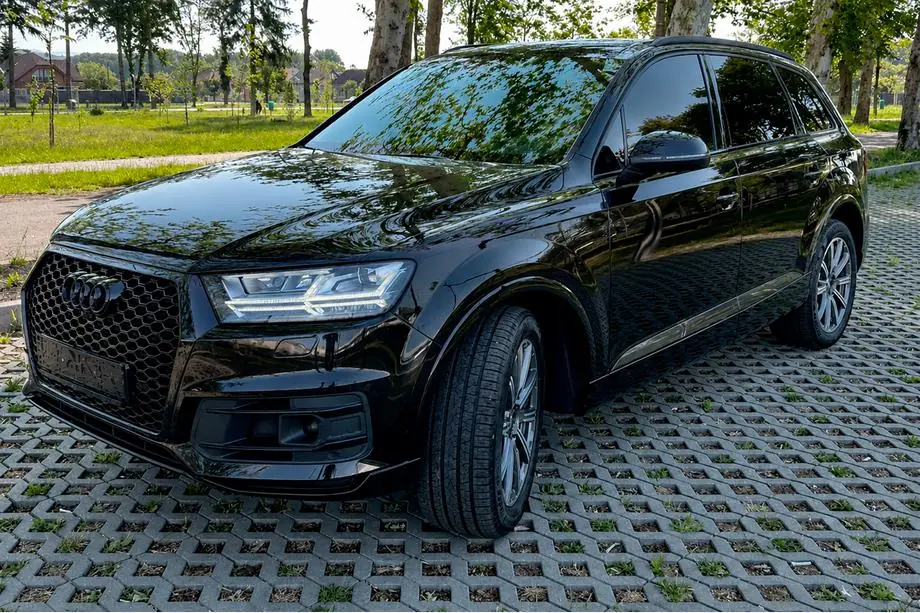 Audi Q7 2015–2026 RSQ7-Style Kühlergrill vorne (2015-2019, schwarz) Image