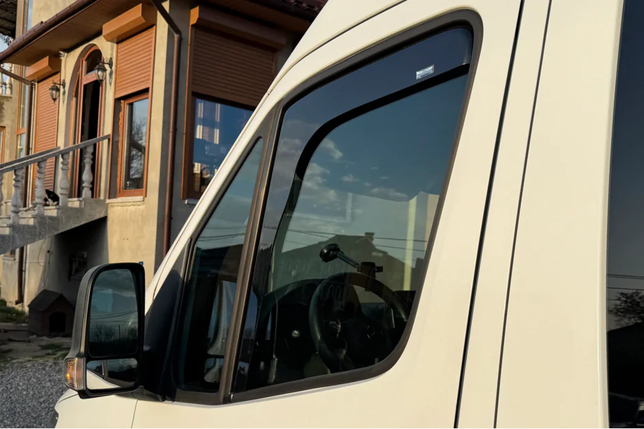 Mercedes Sprinter W907/W910 2018- Windabweiser zum Einstecken (2 Stk, HIC) Foto 3