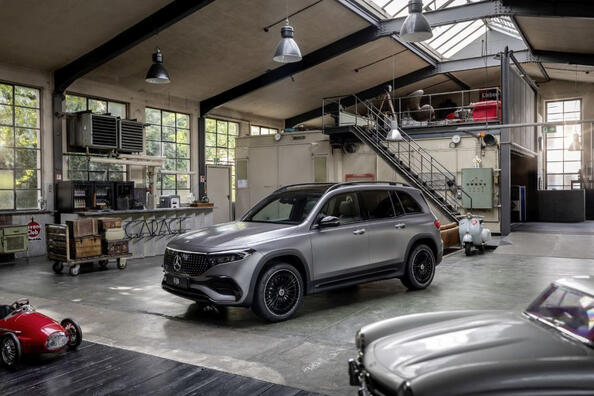 Mercedes-Benz EQB 2023: ein aktualisiertes Elektroauto für die Stadt und das Reisen Foto 4