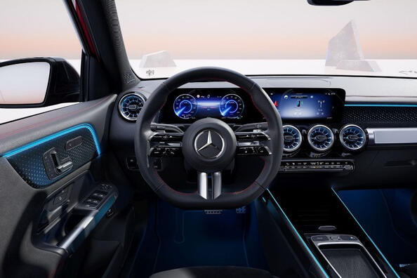 Mercedes-Benz EQB 2023: ein aktualisiertes Elektroauto für die Stadt und das Reisen Foto 5