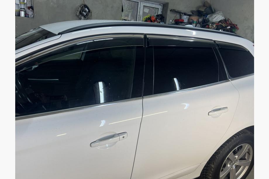 Volvo XC60 2009-2017 Windabweiser mit Chromleisten Niken Luxury (6 Stk) Foto 4