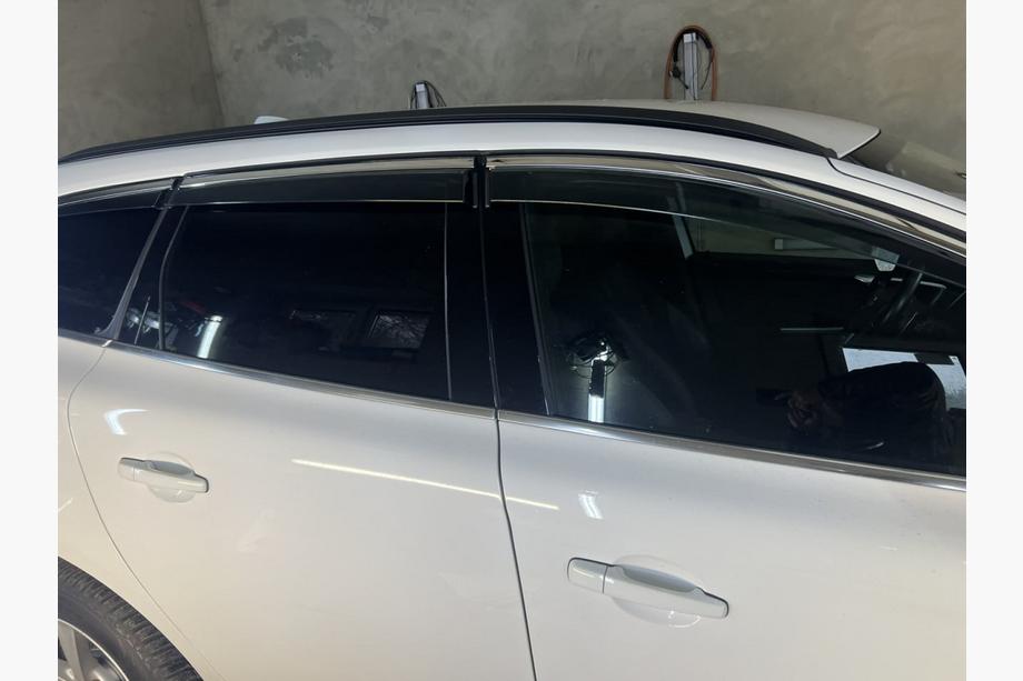 Volvo XC60 2009-2017 Windabweiser mit Chromleisten Niken Luxury (6 Stk) Foto 6