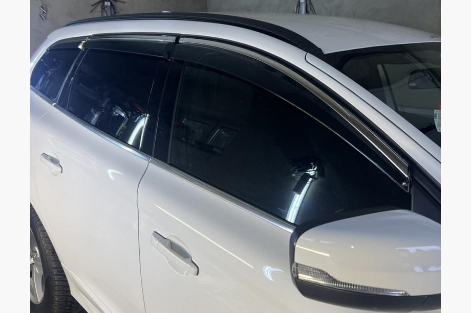 Volvo XC60 2009-2017 Windabweiser mit Chromleisten Niken Luxury (6 Stk) Foto 1