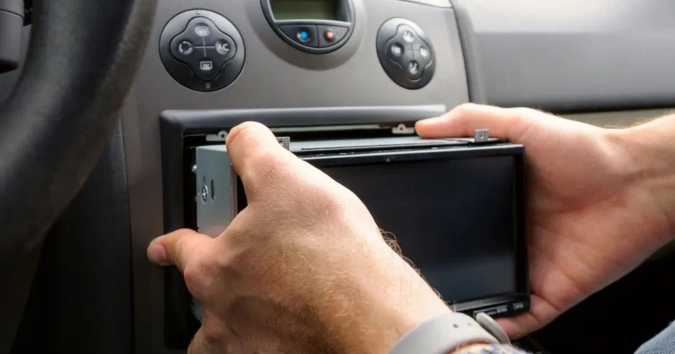 Austausch des serienmäßigen Auto-Audiosystems: Was Sie wissen müssen