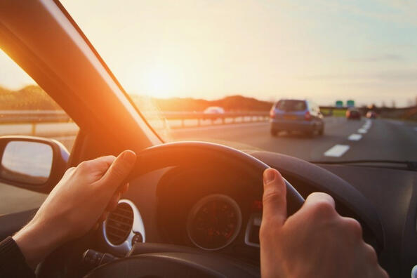 Wie kann man beim Autofahren nicht die Wachsamkeit verlieren?