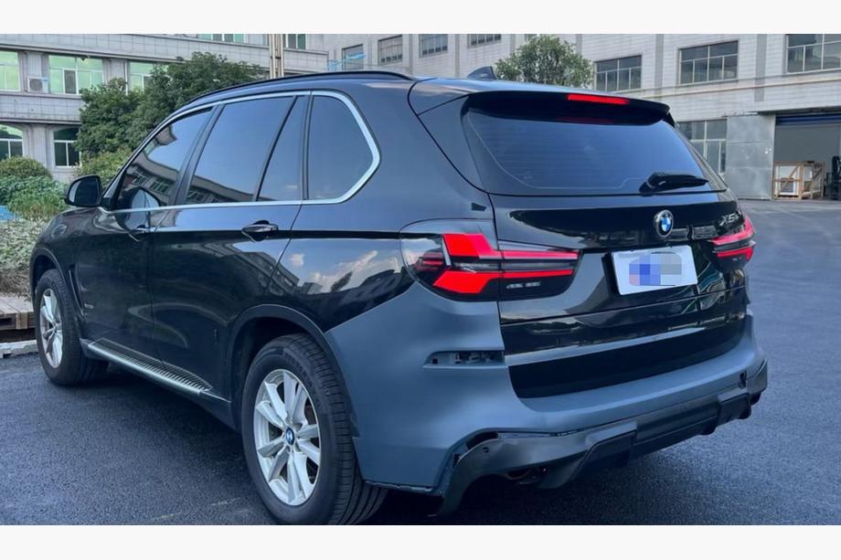 BMW X5 F15 2013-2018 Facelift-Umrüstkit auf X5M F95 2024 (ohne Austausch der Heckklappe) Foto 6