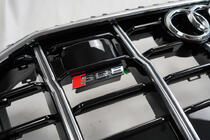 Audi Q8 2018- Frontgrill SQ-Style (2018-2023, schwarz mit Chrom) Foto 9