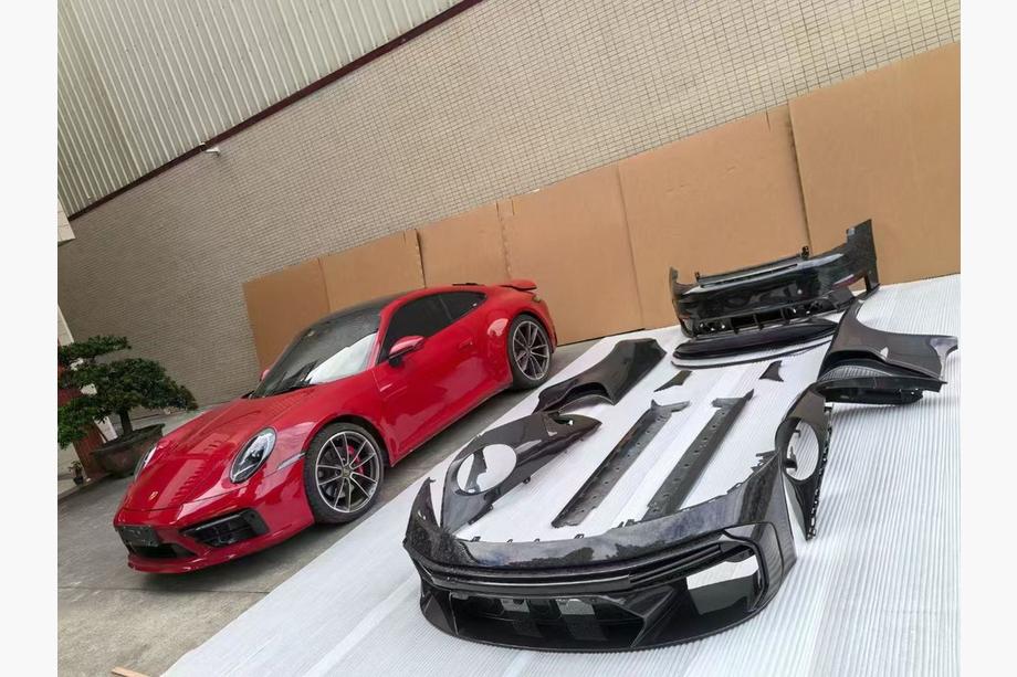 Porsche 911 (992) 2018– Carbon Bodykit Image
