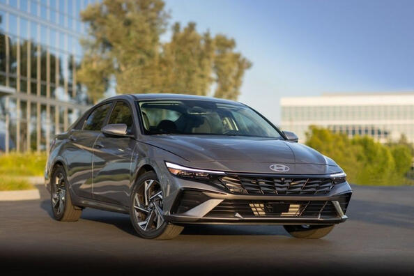 Hyundai Elantra 2023 Testbericht: Limousinen-Facelift