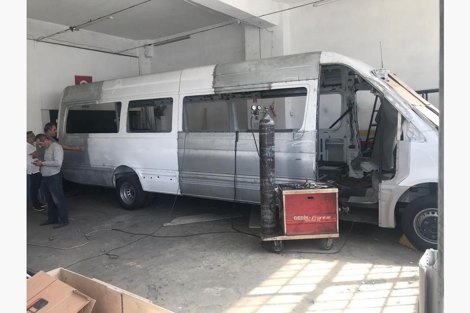 Mercedes Sprinter W907/W910 2018- Karosserie-Kit zur Fahrzeugverlängerung Mittelteil Foto 5