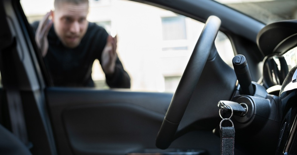 So öffnen Sie ein Auto mit verschlossenen Türen: Tipps und Tricks