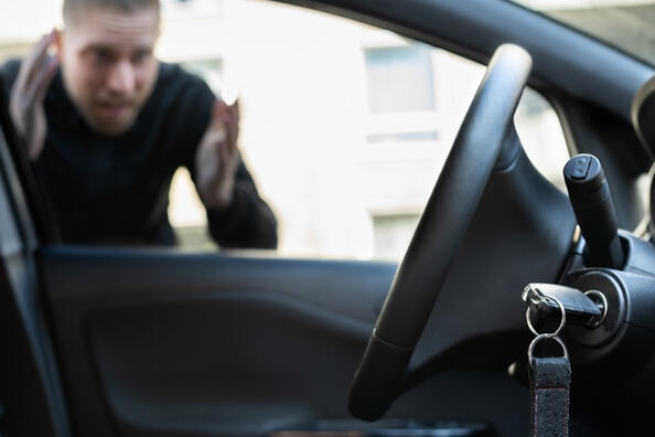 So öffnen Sie ein Auto mit verschlossenen Türen: Tipps und Tricks Foto 1