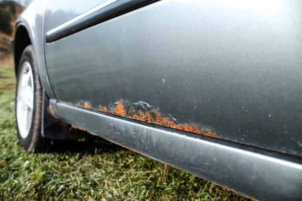 Lohnt es sich, ein Auto mit Karosseriekorrosion zu kaufen? Foto 1