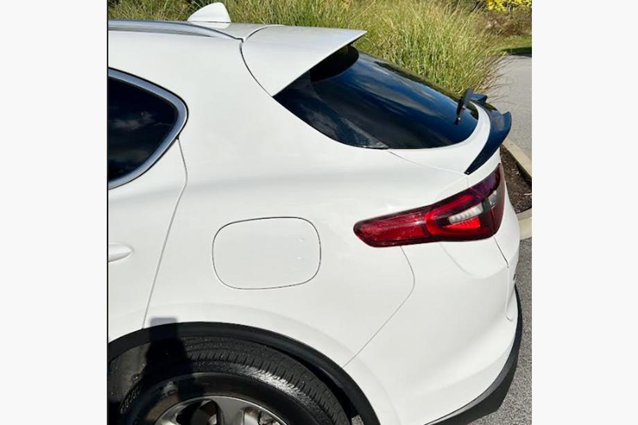 Alfa Romeo Stelvio 2016- Unterer Spoiler V2 (2017-2023, Trockencarbon) Foto 1