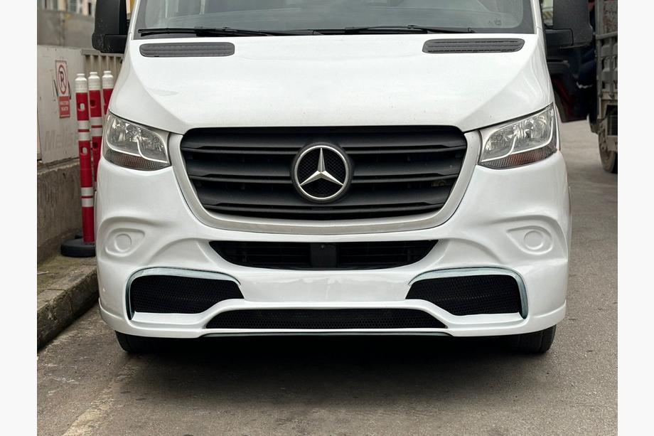 Mercedes Sprinter W907/W910 2018- Frontstoßstangenlippe V2 (grundiert zum Lackieren) Image