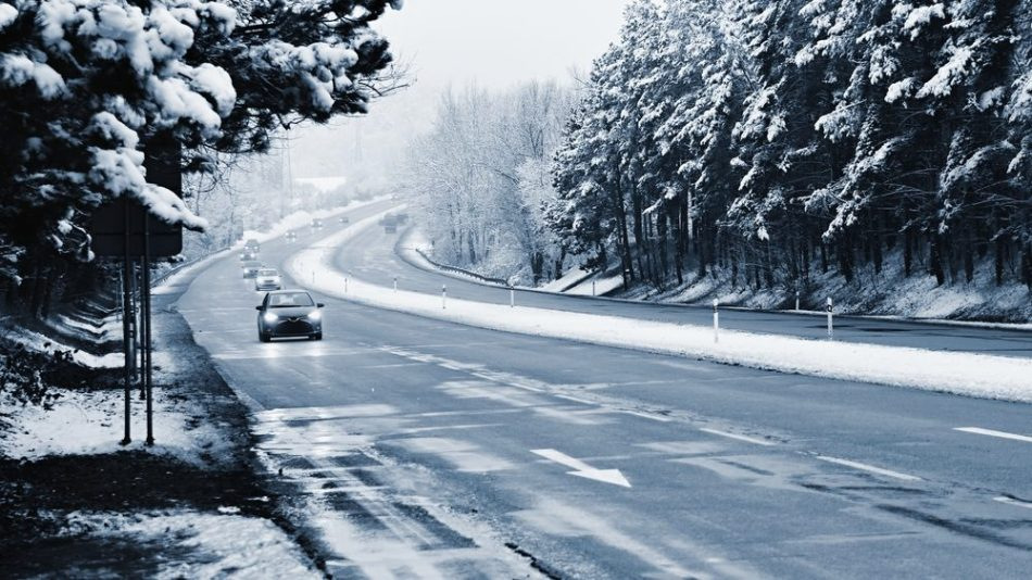 Richtig fahren auf Glatteis: Tipps für Autofahrer