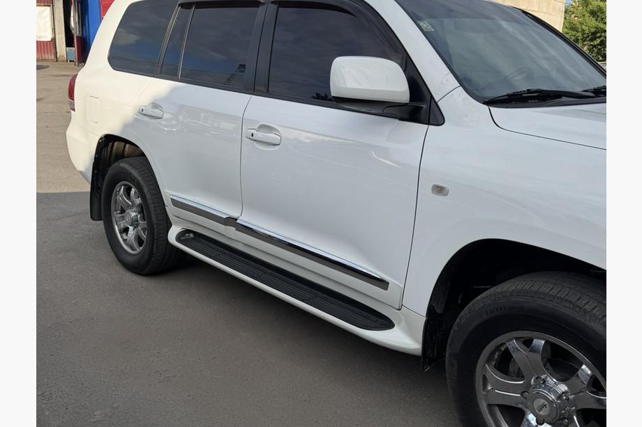Lexus LX570/450d 2008-2022 Seitenschweller V2 Weiß Foto 7