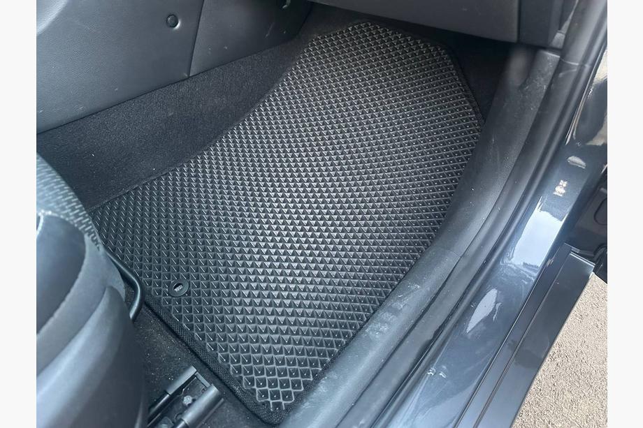 Hyundai Kona 2017-2023 EVA Fußmatten (Benzin, Schwarz) Foto 2
