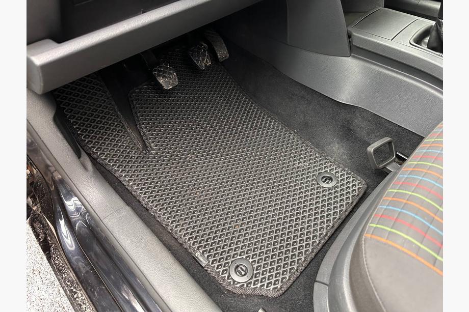 Volkswagen Polo 2001-2009 EVA Fußmatten (HB, 3/5-türig, Schwarz) Image