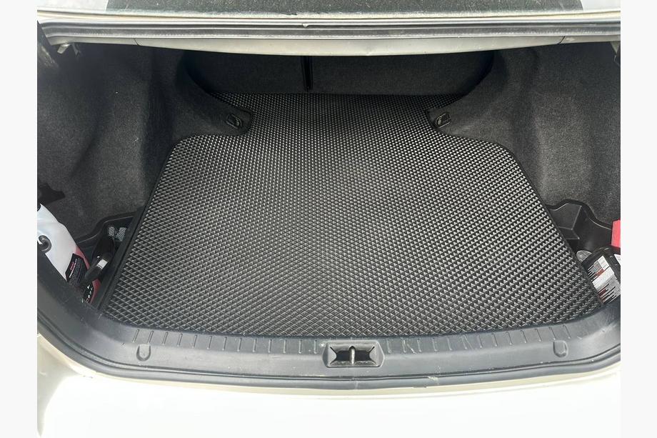 Toyota Avensis 2003-2009 Kofferraummatte (SD, Schwarz) Image