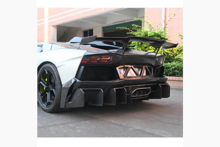 Lamborghini Aventador 2011-2022 Heckstoßstangenabdeckung Carbon Foto 2