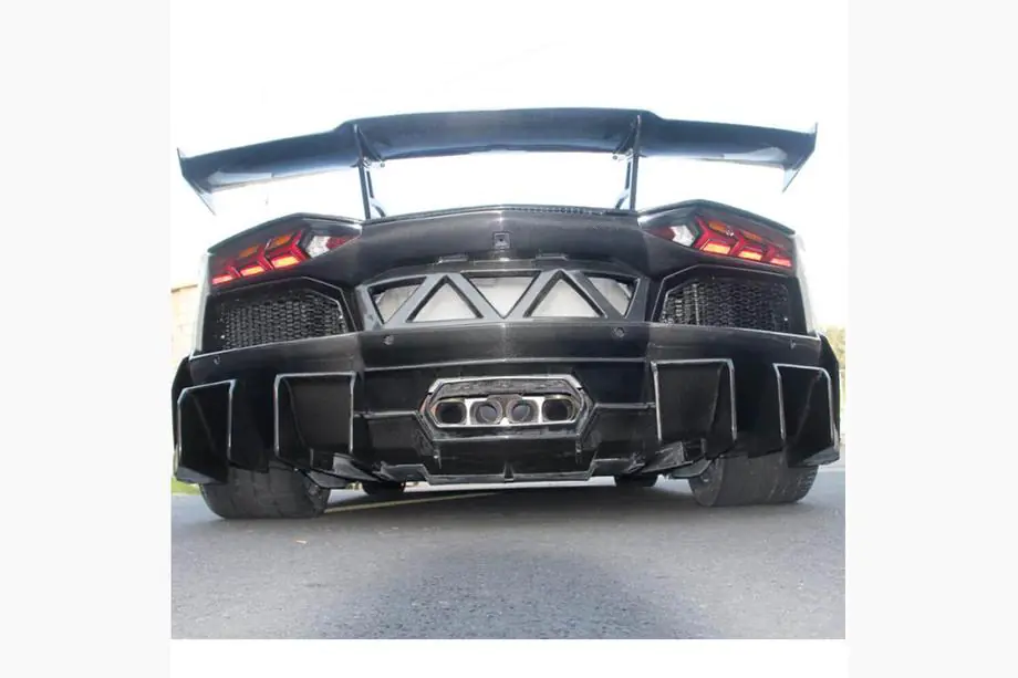 Lamborghini Aventador 2011-2022 Heckstoßstangenabdeckung Carbon Foto 3