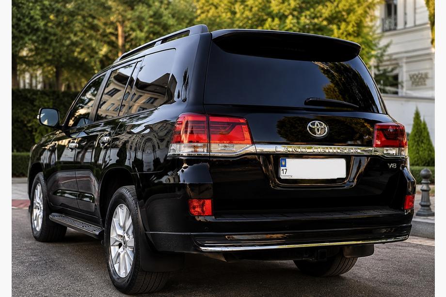 Toyota Land Cruiser 200 2007-2021 Heckblende mit Chrom 2016↗ (Executive 2019/2021) Weiß Foto 3