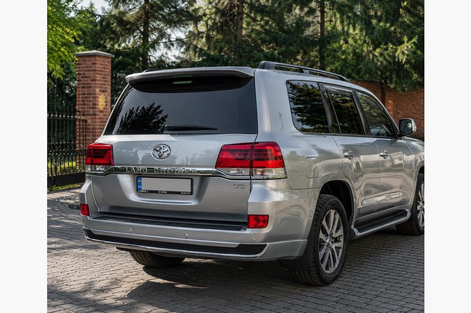 Toyota Land Cruiser 200 2007-2021 Heckblende mit Chrom 2016↗ (Executive 2019/2021) Weiß Foto 4