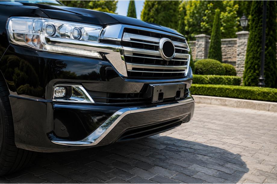Toyota Land Cruiser 200 2007-2021 Frontlippe 2016↗ (Executive 2016) Schwarz Foto 2