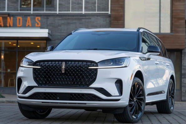 Aktualisierter Lincoln Aviator: Übersicht über Funktionen, Ausstattungsvarianten und Design Foto 1