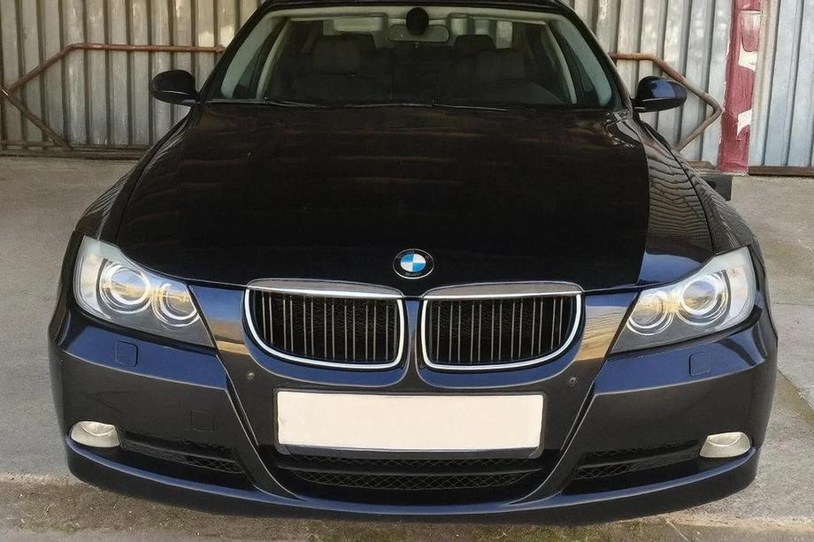BMW 3 Series E90/E91 2005-2011 Nieren M-Look (für E-90/91 2005-2008, Schwarz Glanz mit Chrom Rahmen) Image