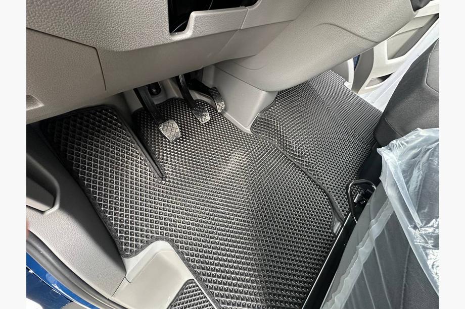 Volkswagen Crafter 2016- Fußmatten 2024+ (3Stk, EVA, Schwarz) Image