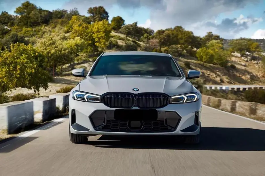 BMW 3 Series G20/G21 2018- Nieren 1 Bar (2022+, Schwarz Glanz) Image