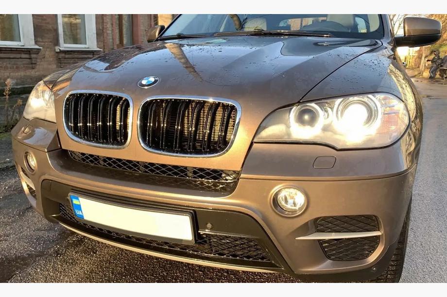 BMW X5 E70 2007-2013 Nieren M-Look (Schwarz Glanz mit Chromrahmen) Image