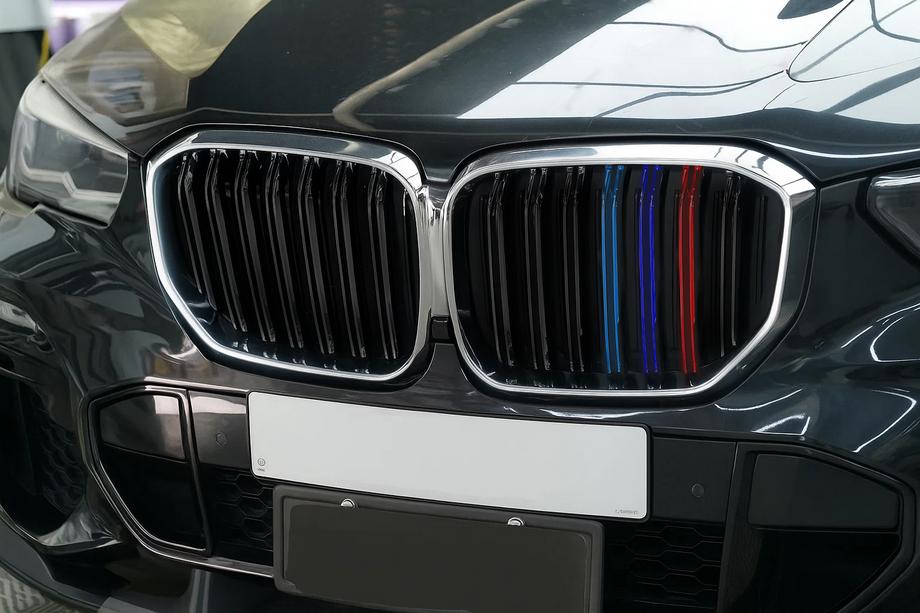 BMW X5 G05 2019–2026 Nieren M-Look (2019-2022, M-Color mit Chromrahmen) Image