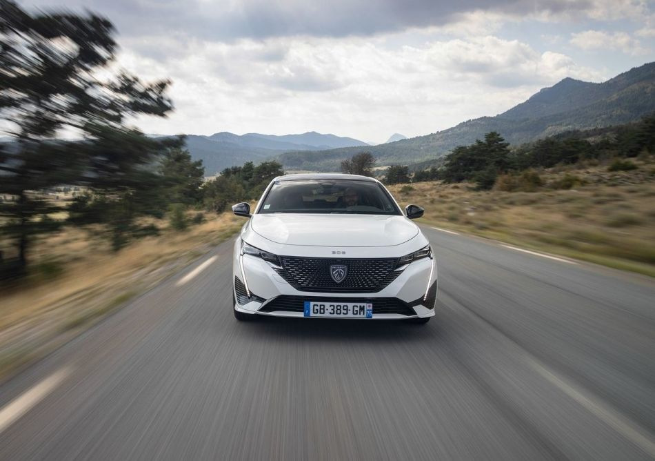 Peugeot e-308: Testbericht eines stylischen Elektro-Fließheckmodells