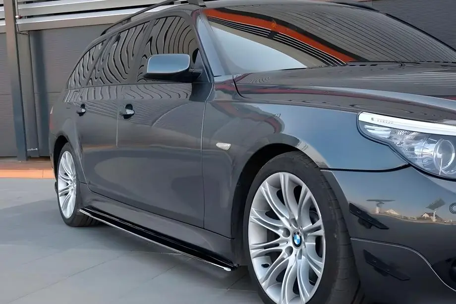 BMW 5 Series E60/E61 2003-2010 Seitenschweller DPT (Schwarz Glanz) Image