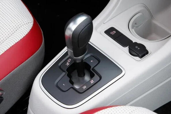 Was ist ein Robotergetriebe: Vor- und Nachteile für den Fahrer