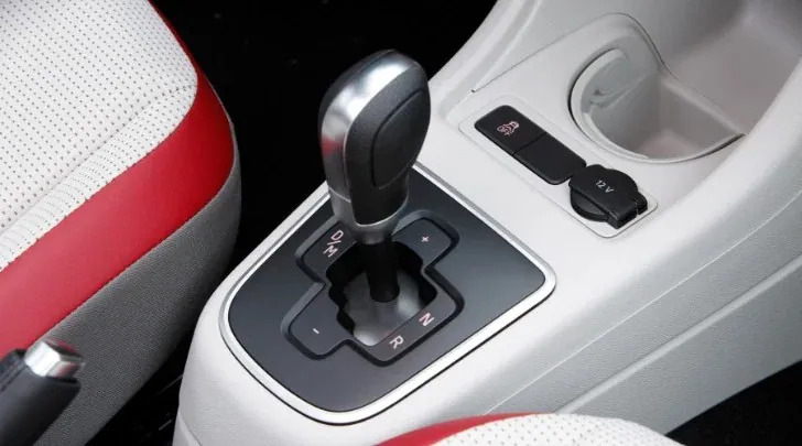Was ist ein Robotergetriebe: Vor- und Nachteile für den Fahrer