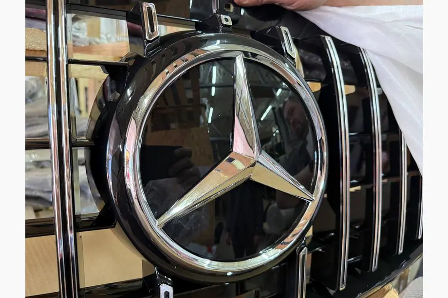 Mercedes Sprinter W907/W910 2018- Frontemblem (OEM) Image
