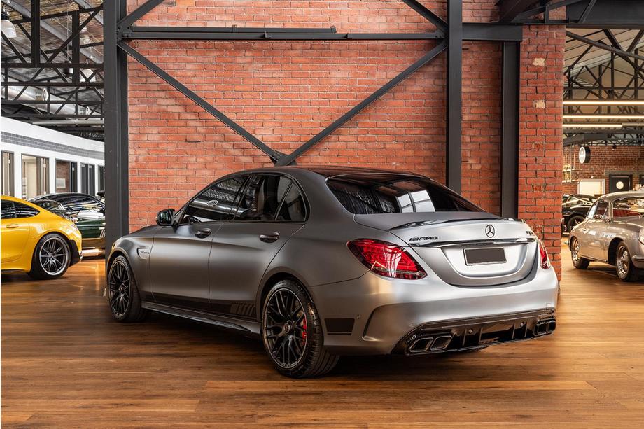 Mercedes C-class W205 2014-2021 Heckdiffusor mit Endrohren Silber (Design C63 2018-2021) Foto 1