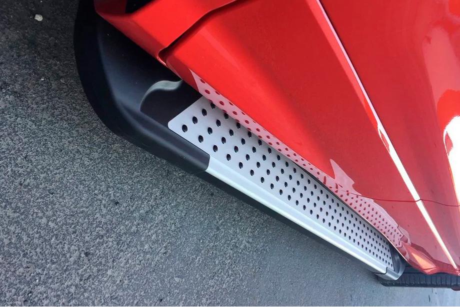 Ford Kuga/Escape 2013-2019 Trittbretter Allmond Grey (2 Stk, Alu) Mit Zierleisten an den Türen Foto 7